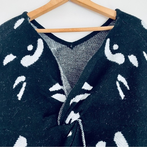Mainstrip Black White V-Neck Twisted Sweater Medium LL20384 - Picture 2 of 6